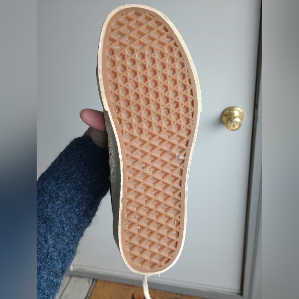 Vans - Picture 6 of 8
